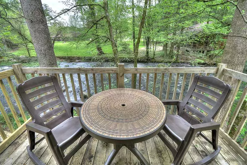 table and chairs on cabin porch