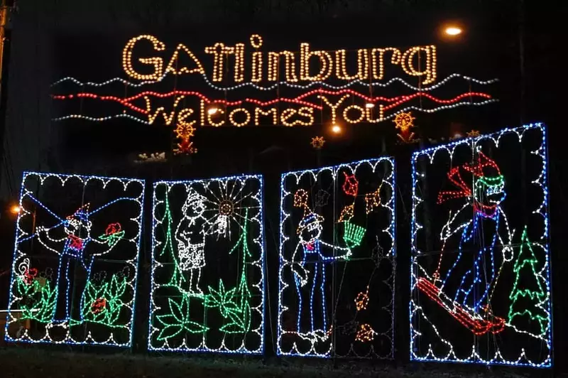 Gatlinburg Welcomes You holiday lights