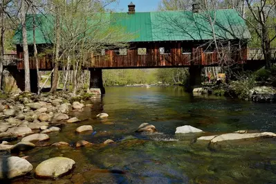 emert's cove covered bridge