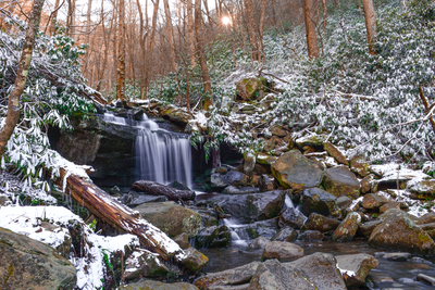 Rainbow Falls during winter