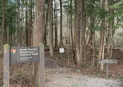 sign for the gatlinburg trailhead